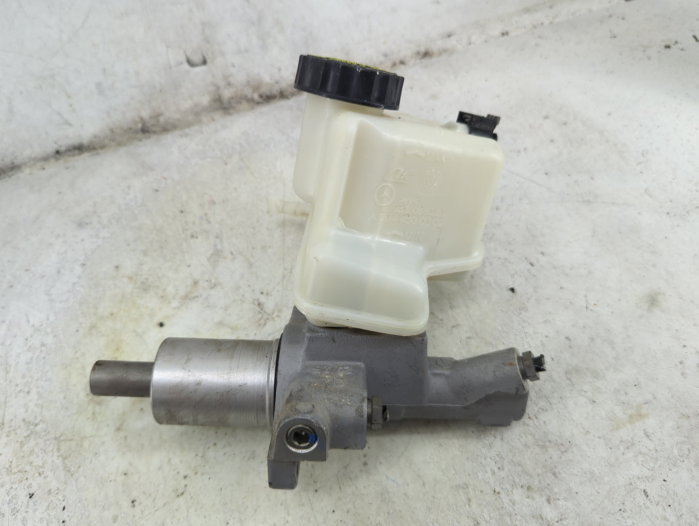 2010-2015 Mercedes-benz C250 Brake Master Cylinder 1492148 - Oemusedautoparts1.com