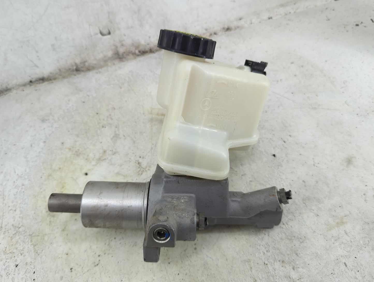 2010-2015 Mercedes-benz C250 Brake Master Cylinder 1492148 - Oemusedautoparts1.com