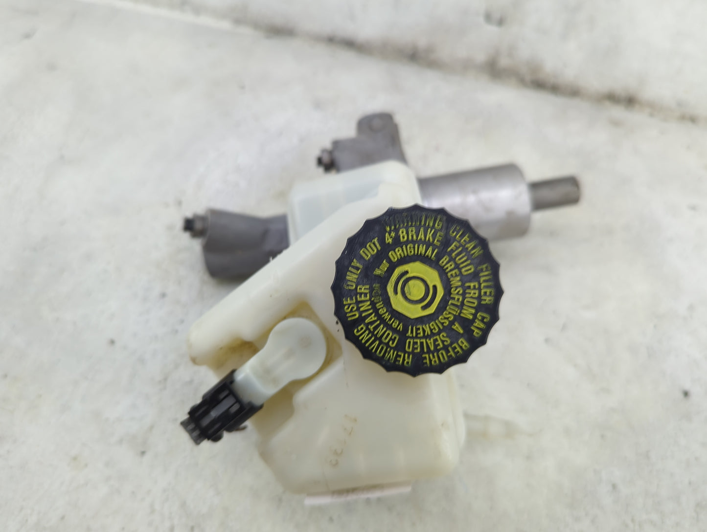 2010-2015 Mercedes-benz C250 Brake Master Cylinder 1492148 - Oemusedautoparts1.com