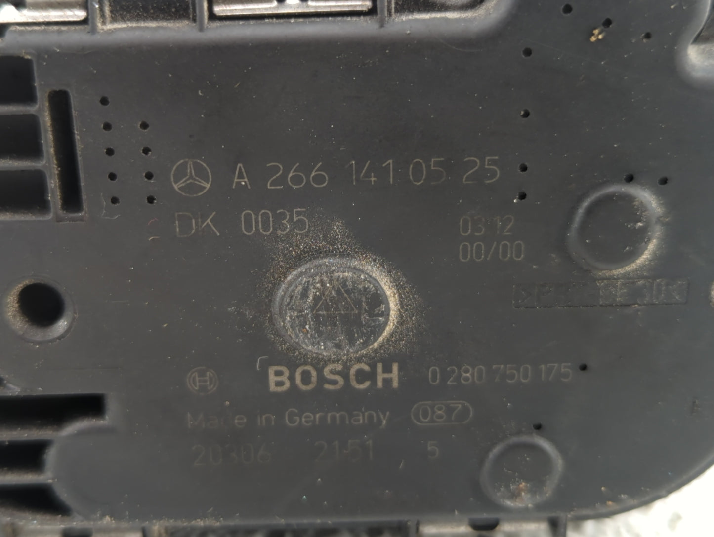 2012-2015 Mercedes-Benz C250 Throttle Body P/N:266 141 05 25 2661410525 Fits OEM Used Auto Parts - Oemusedautoparts1.com