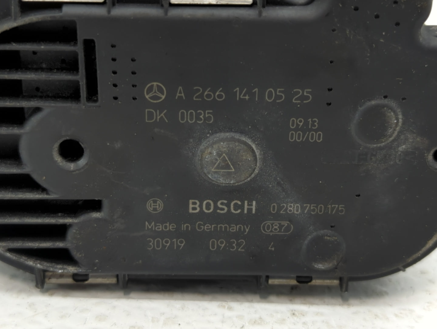 2012-2015 Mercedes-Benz C250 Throttle Body P/N:266 141 05 25 2661410525 Fits OEM Used Auto Parts - Oemusedautoparts1.com