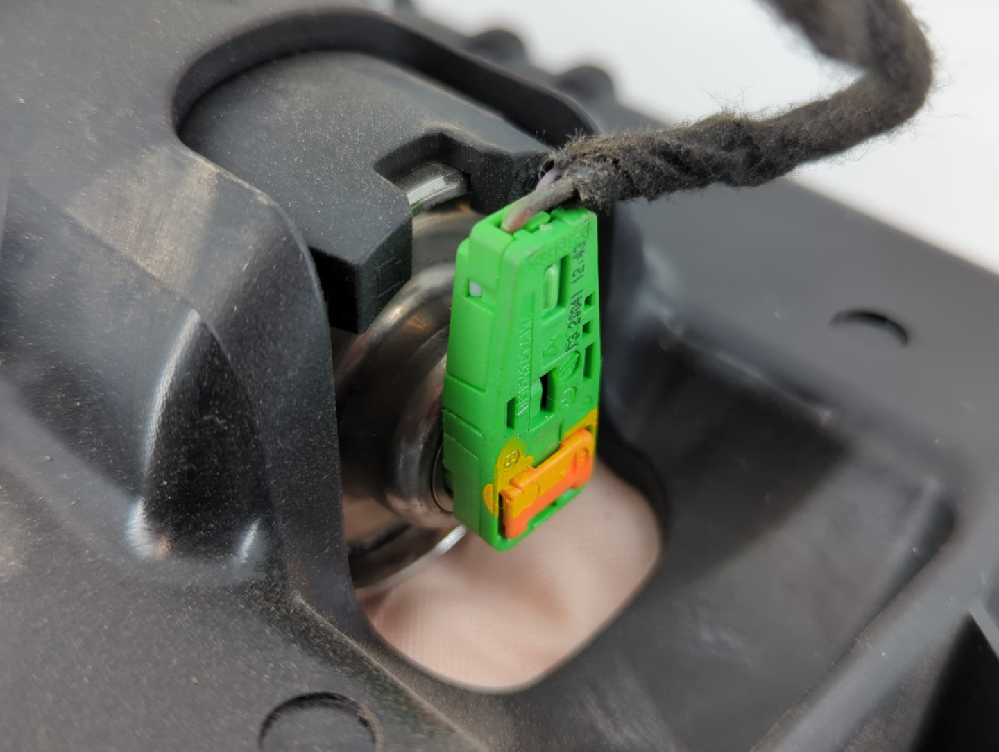 2012-2015 Mercedes-Benz C250 Air Bag Passenger Right Dashboard OEM P/N:310652393-AB Fits Fits 2012 2013 2014 2015 OEM Used A