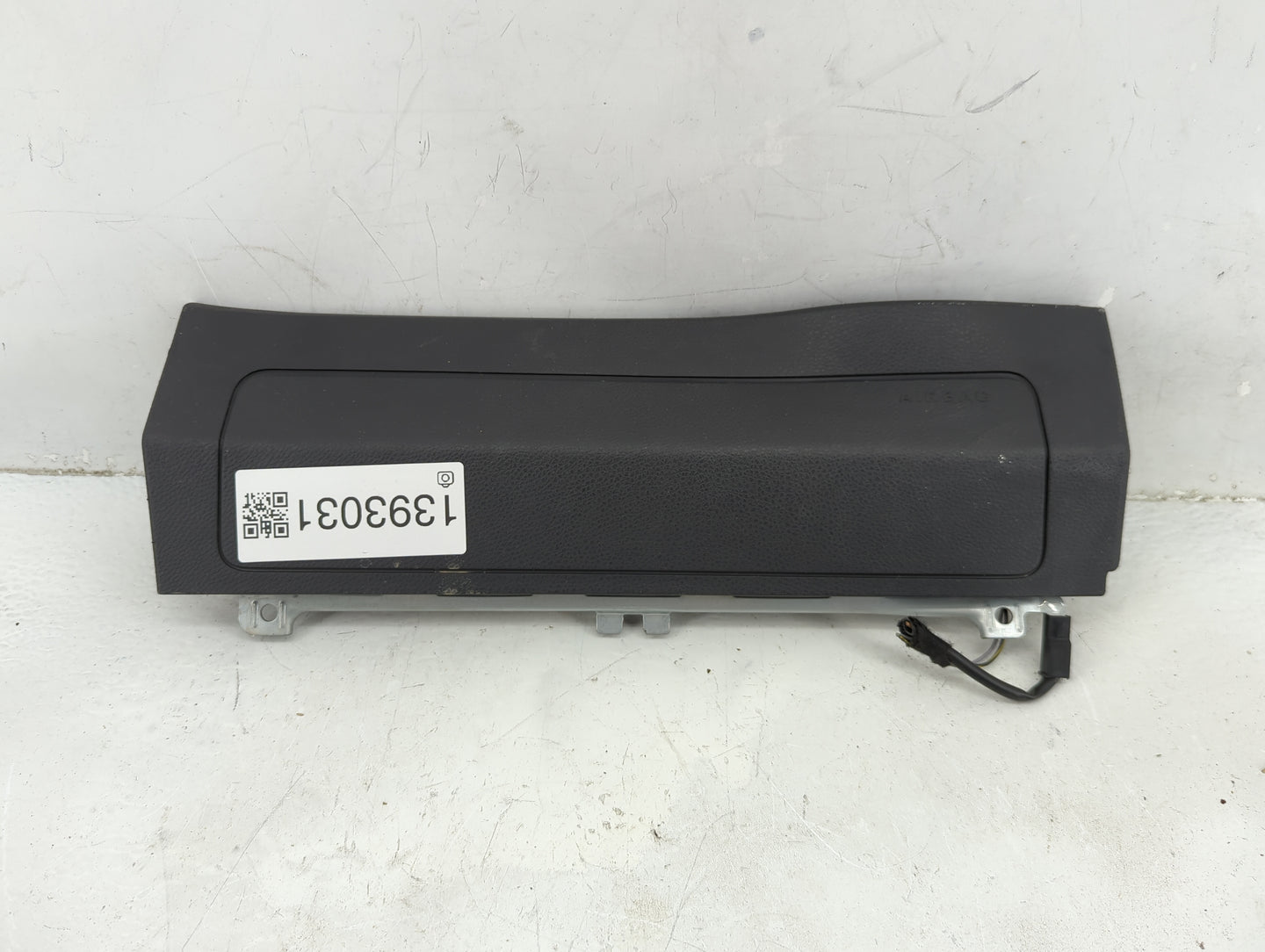 2014-2019 Mercedes-Benz Cla250 Air Bag Passenger Right Knee OEM P/N:1178600402 Fits Fits 2014 2015 2016 2017 2018 2019 2020 