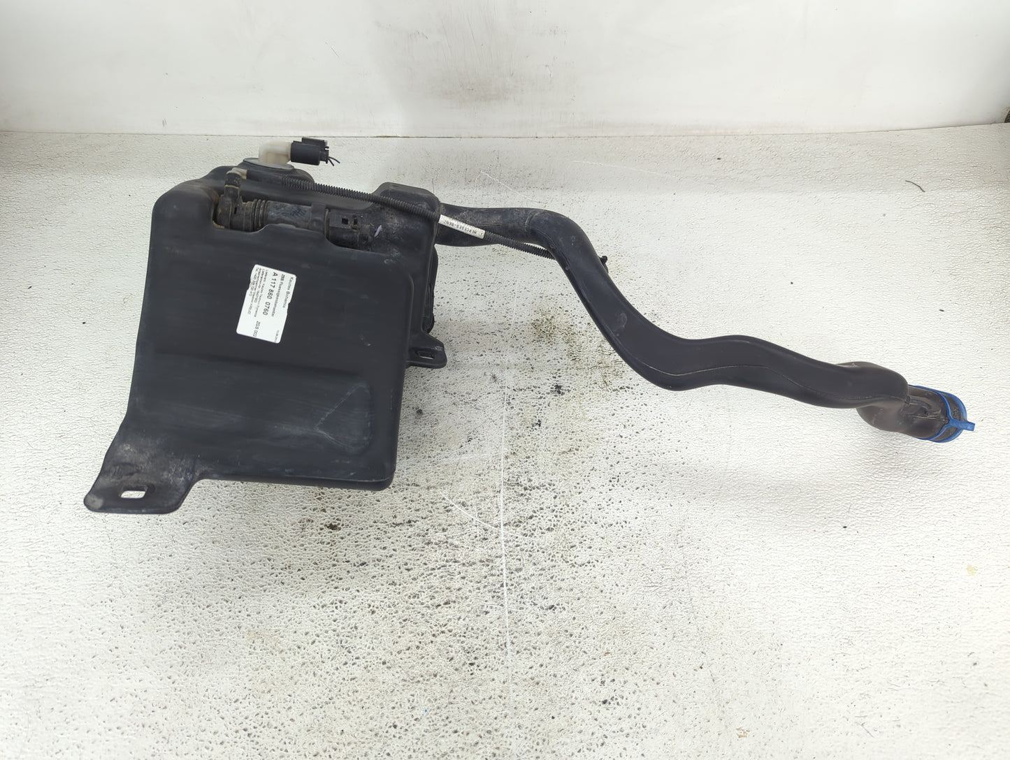2014 Mercedes-benz Cla250 Windshield Washer Fluid Reservoir Bottle Oem - Oemusedautoparts1.com