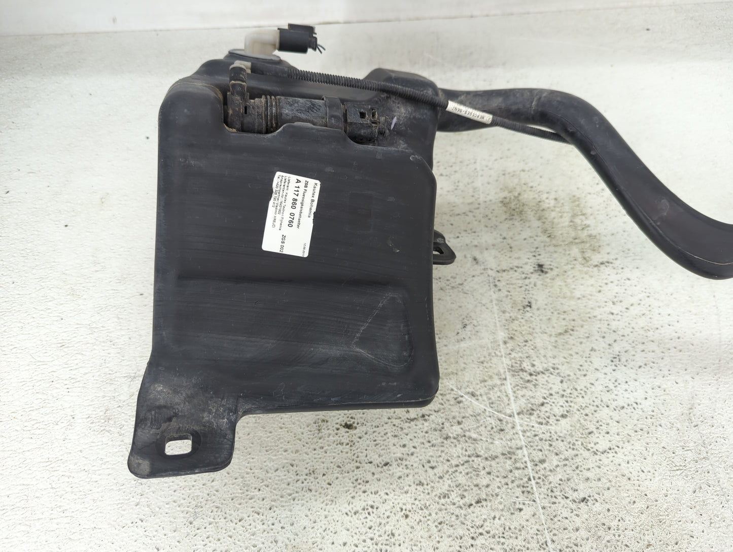 2014 Mercedes-benz Cla250 Windshield Washer Fluid Reservoir Bottle Oem - Oemusedautoparts1.com