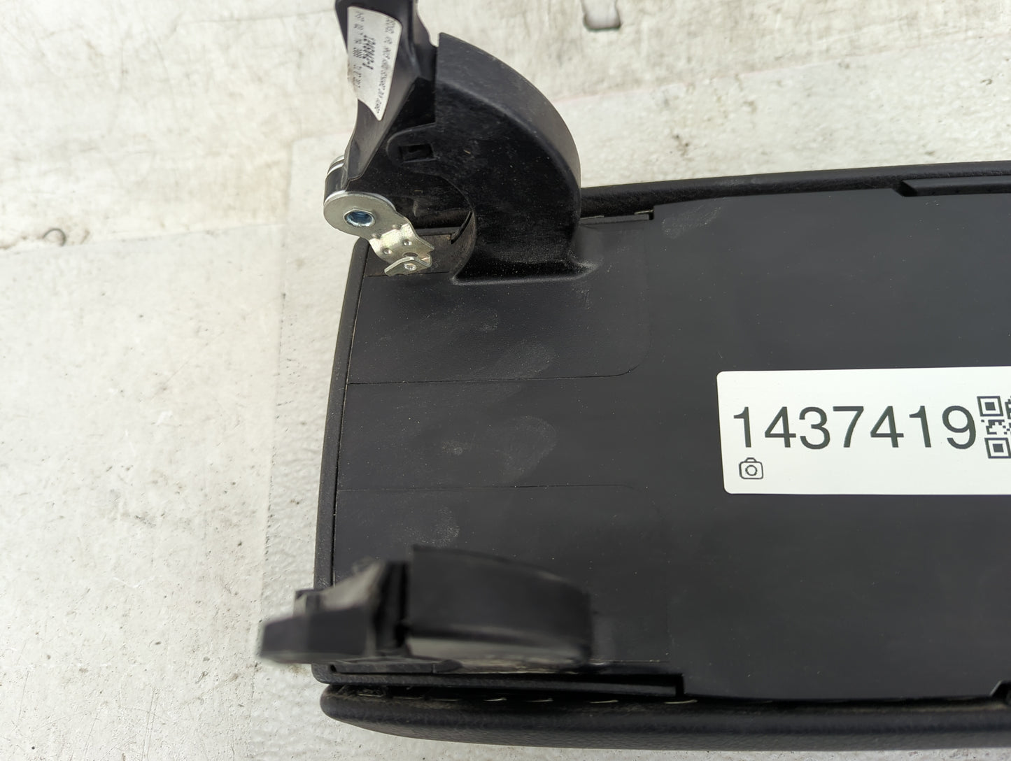 2014 Mercedes-Benz Cla250 Center Console Armrest Cover Lid Fits OEM Used Auto Parts - Oemusedautoparts1.com