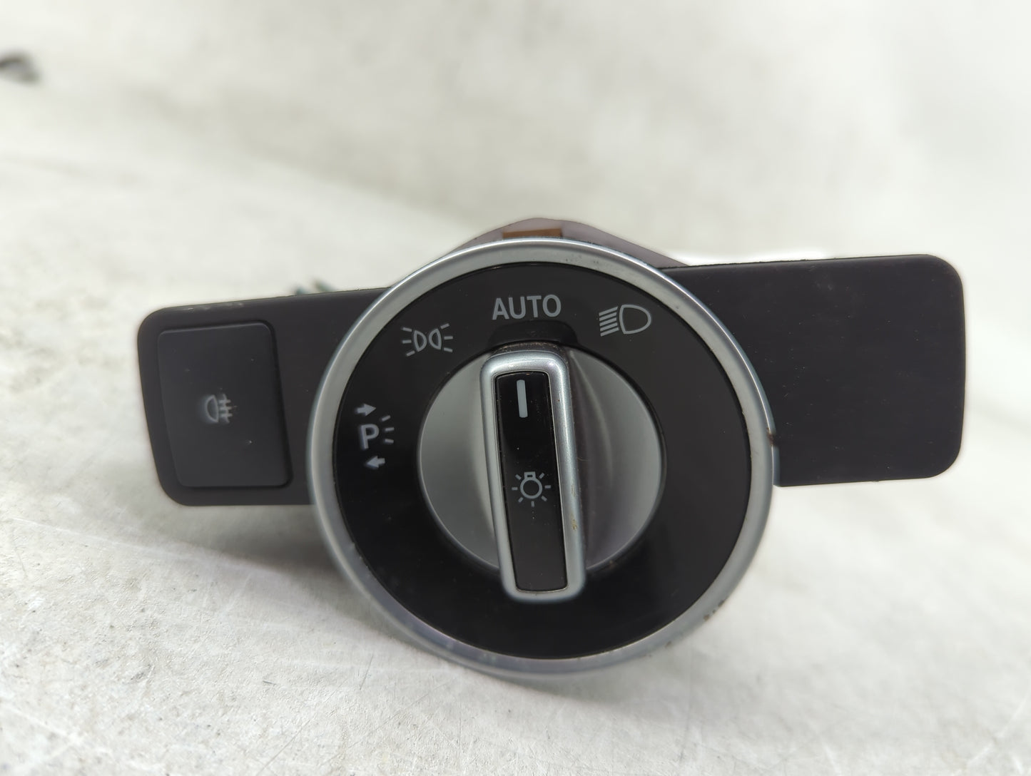 2014 Mercedes-benz Cla250 Headlight Lamp Control Switch - Oemusedautoparts1.com