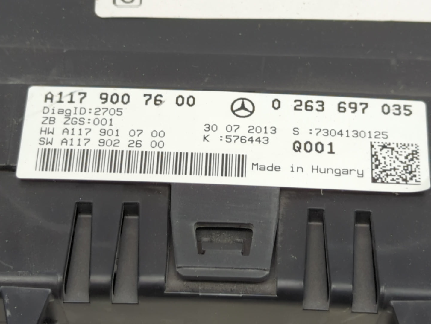 2014-2015 Mercedes-Benz Cla250 Instrument Cluster Speedometer Gauges P/N:0 263 697 035 A117 900 76 00 Miles: Fits Fits 2014 
