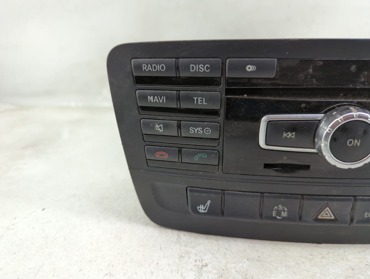 2014 Mercedes-Benz Cla250 Radio AM FM Cd Player Receiver Replacement P/N:A 246 900 59 12 Fits OEM Used Auto Parts - Oemuseda