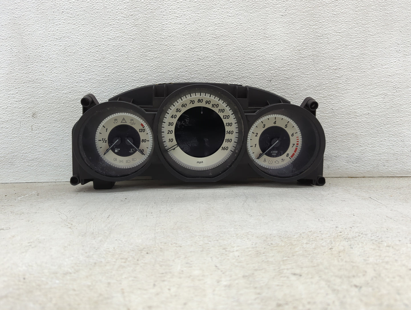 2014 Mercedes-Benz Cls550 Instrument Cluster Speedometer Gauges P/N:A2C87307000 A2189006904, 2189016000 Miles:113K Fits OEM 