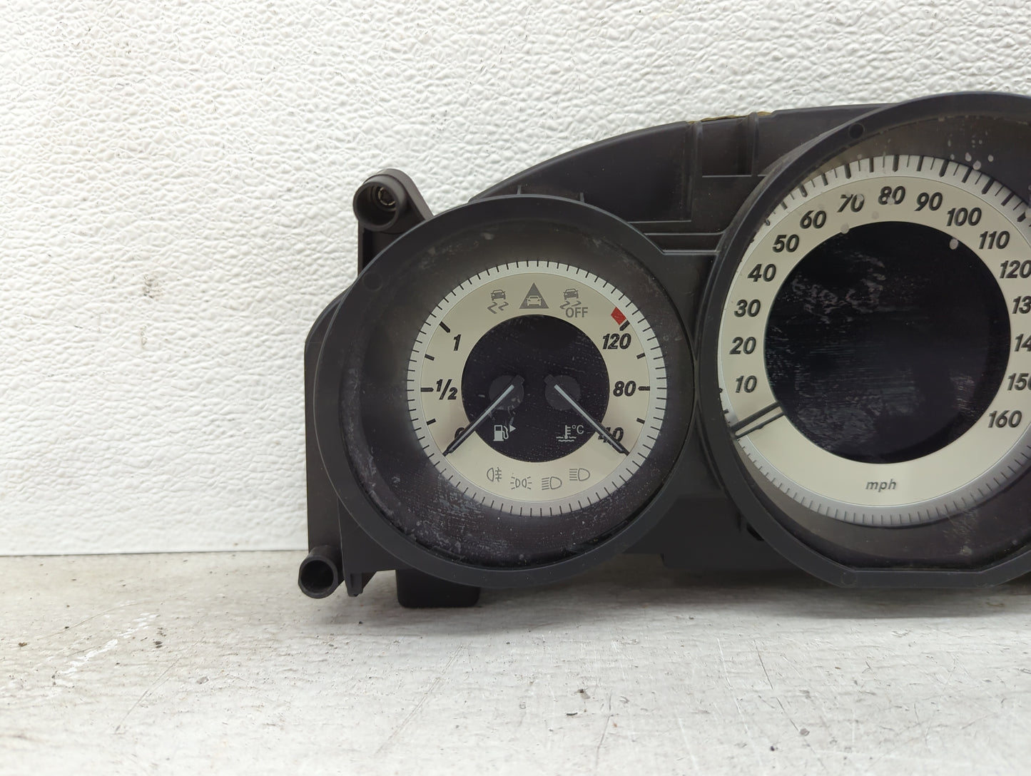 2014 Mercedes-Benz Cls550 Instrument Cluster Speedometer Gauges P/N:A2C87307000 A2189006904, 2189016000 Miles:113K Fits OEM 