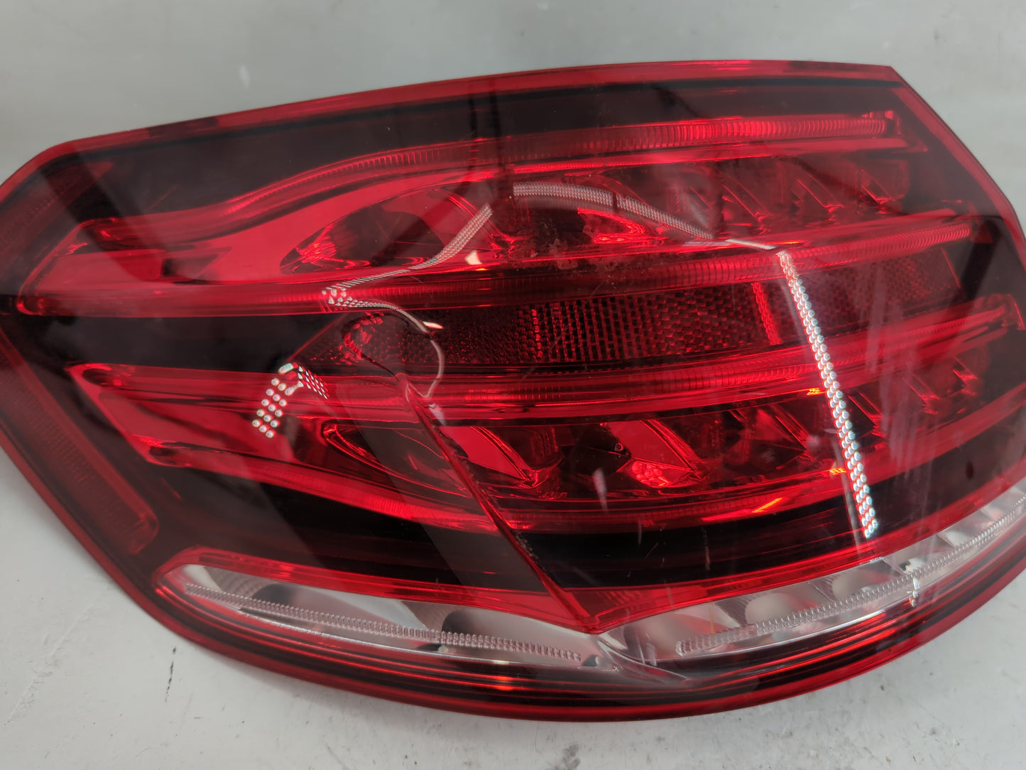 2014 Mercedes-Benz E-Class Tail Light Assembly Driver Left OEM P/N:A2129061303 613903 Fits Fits 2015 2016 OEM Used Auto Part