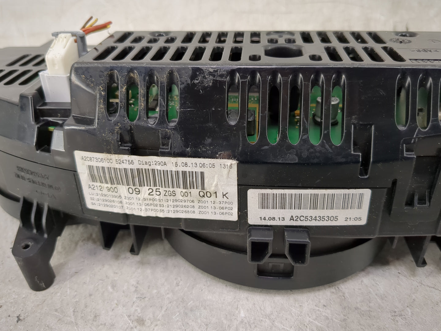 2014 Mercedes-Benz E-Class Instrument Cluster Speedometer Gauges P/N:A2129000925 A2C53435305, A2C87306100 Miles:146K Fits OE