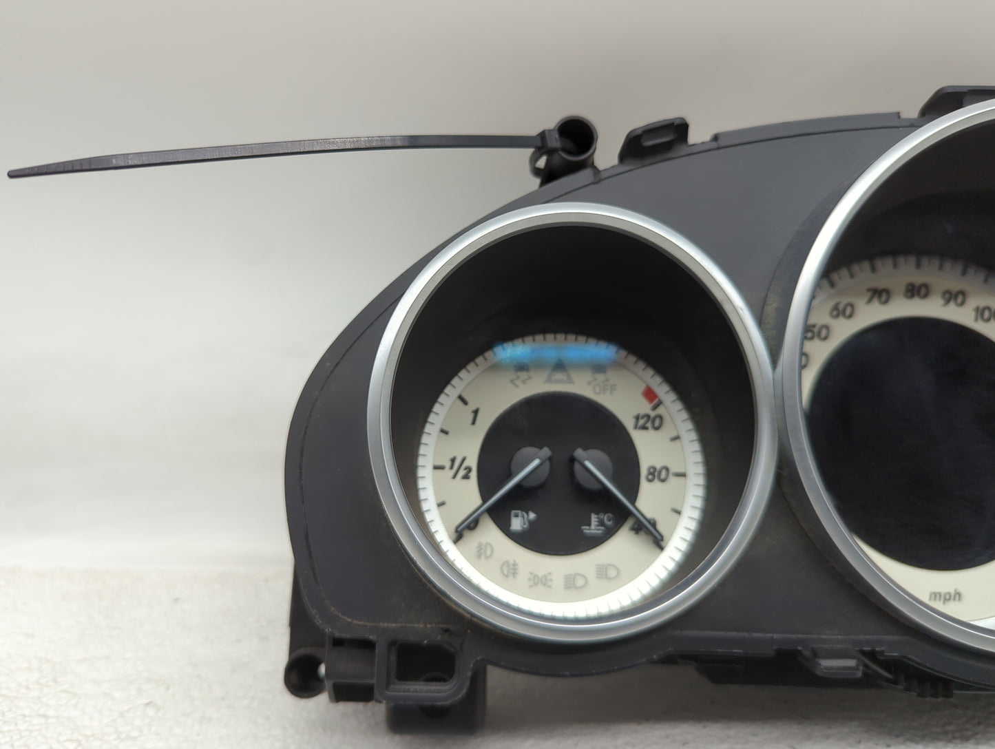 2014 Mercedes-Benz E-Class Instrument Cluster Speedometer Gauges P/N:A2C87306100 A2129000925 Fits OEM Used Auto Parts - Oemu