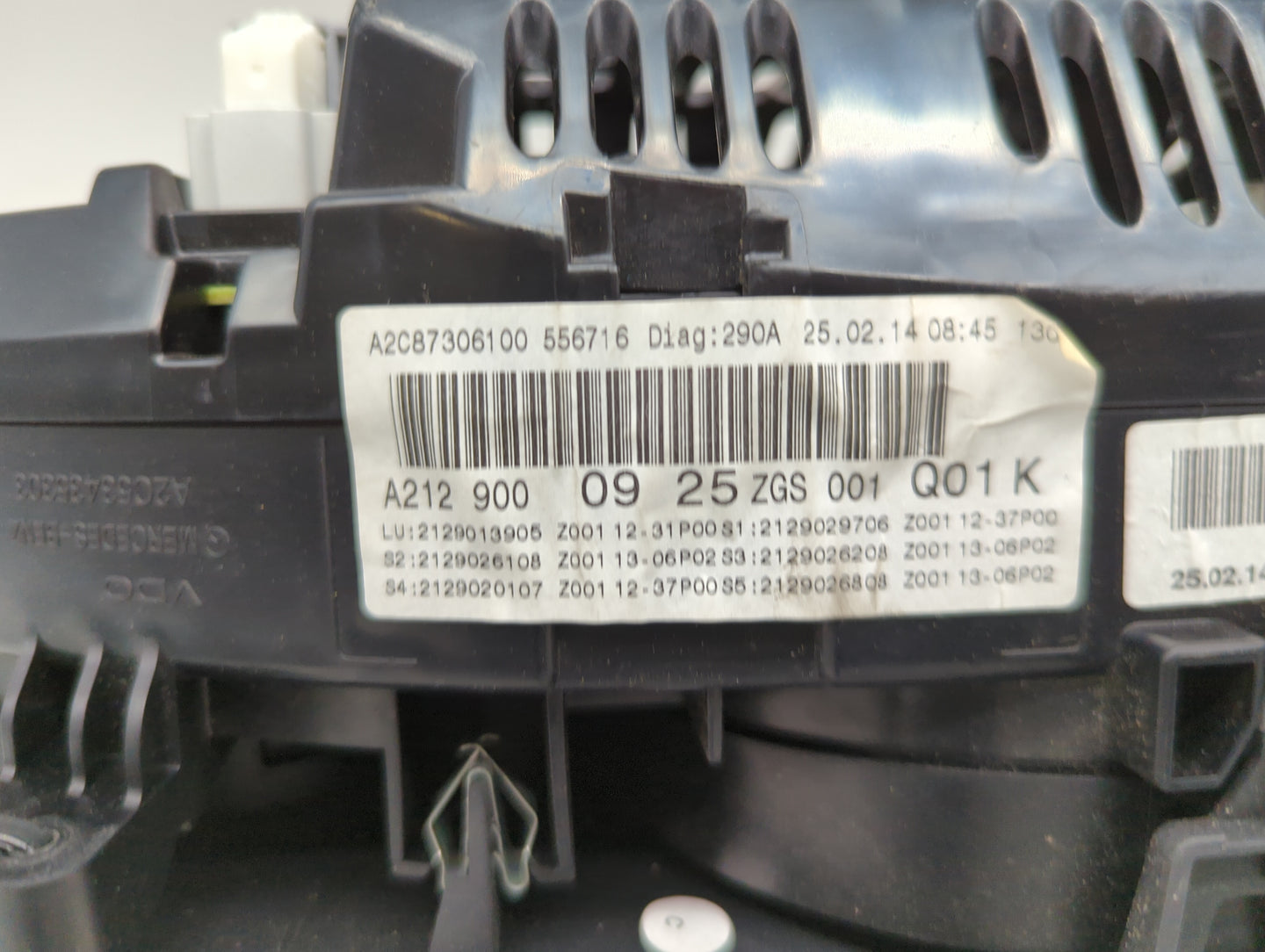 2014 Mercedes-Benz E-Class Instrument Cluster Speedometer Gauges P/N:A2C87306100 A2129000925 Fits OEM Used Auto Parts - Oemu