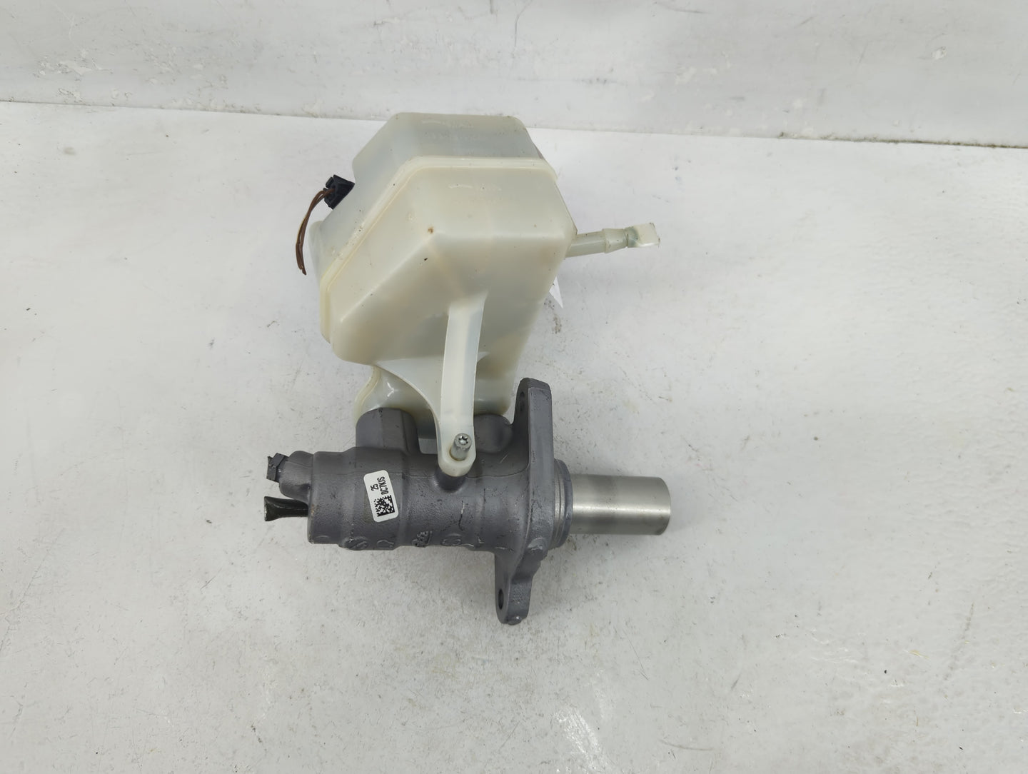 2014-2016 Mercedes-benz E350 Brake Master Cylinder - Oemusedautoparts1.com
