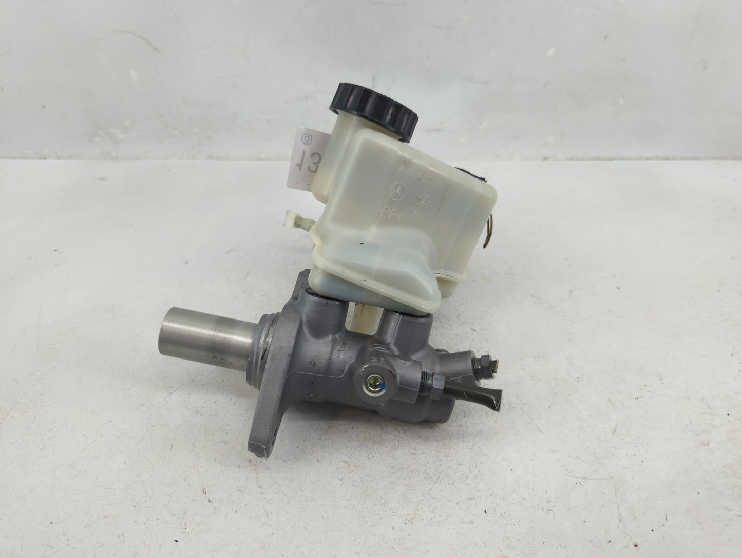 2014-2016 Mercedes-benz E350 Brake Master Cylinder - Oemusedautoparts1.com
