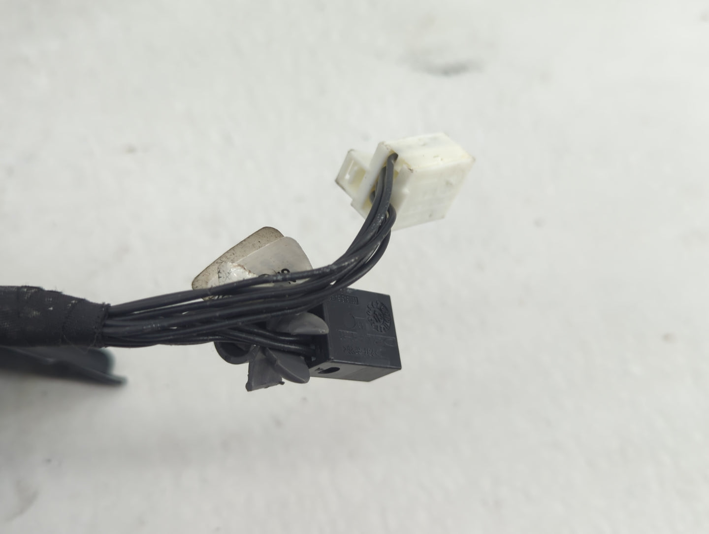 2010-2014 Mercedes-Benz E350 Driver Side View Mirror - Left Door Mirror OEM Used - Oemusedautoparts1.com