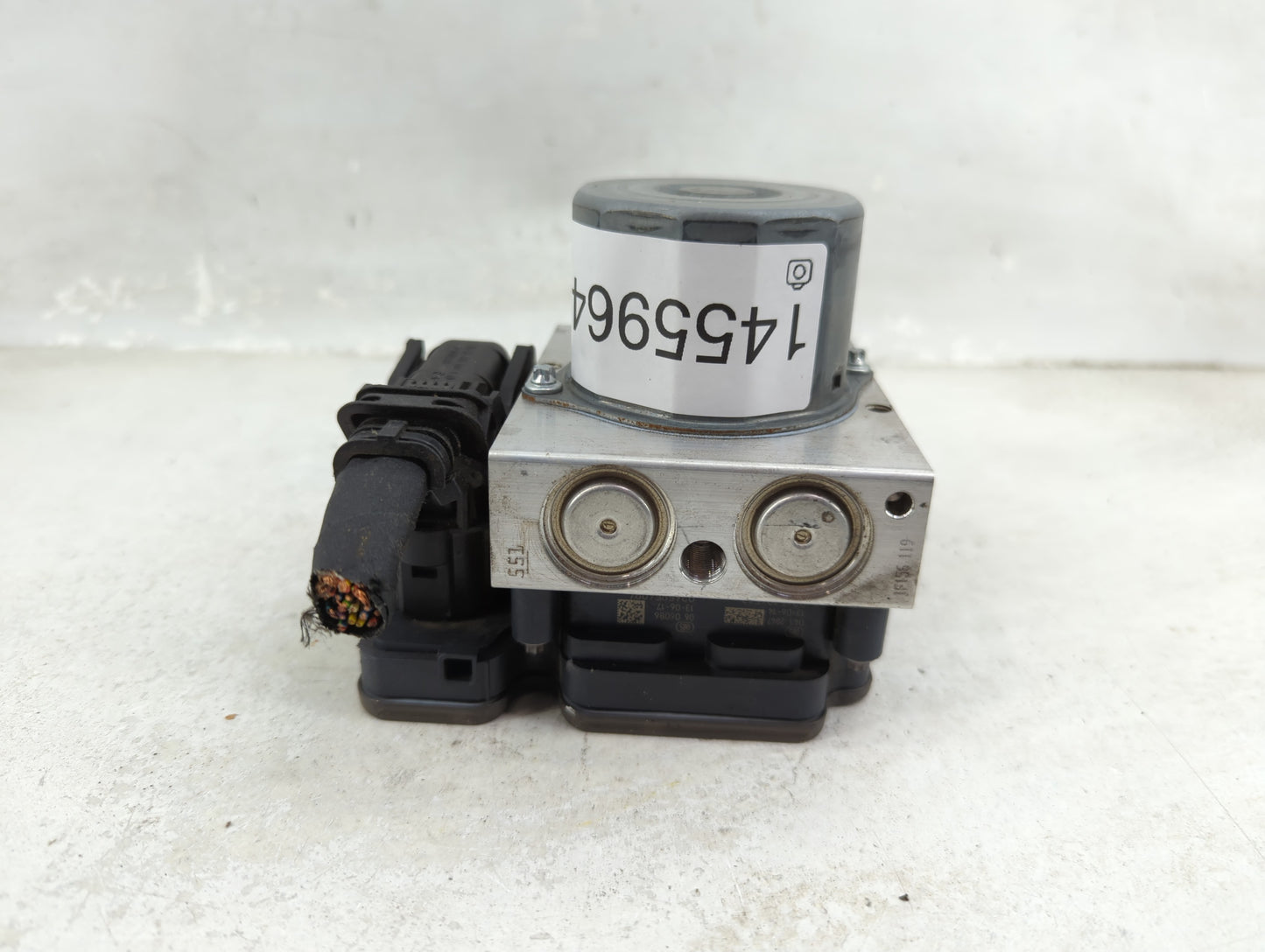 2014 Mercedes-Benz E350 ABS Pump Control Module Replacement P/N:A212 431 08 48 Fits OEM Used Auto Parts - Oemusedautoparts1.