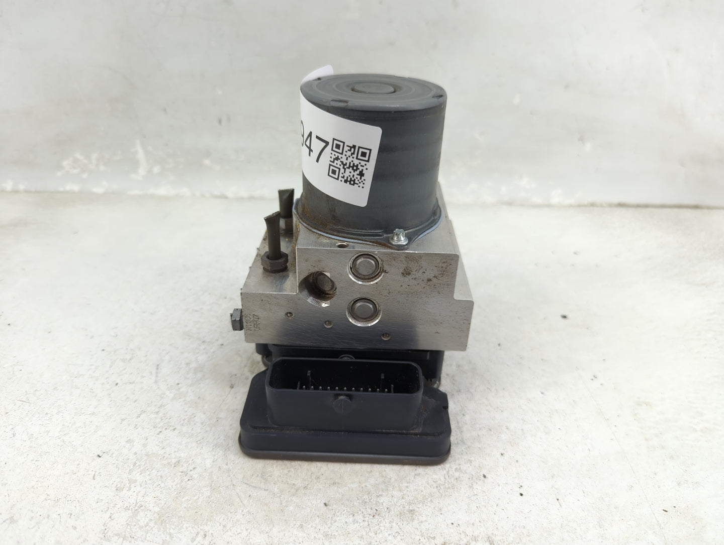 2014 Mercedes-Benz E350 ABS Pump Control Module Replacement P/N:A212 431 10 48 269 554 Fits OEM Used Auto Parts - Oemusedaut