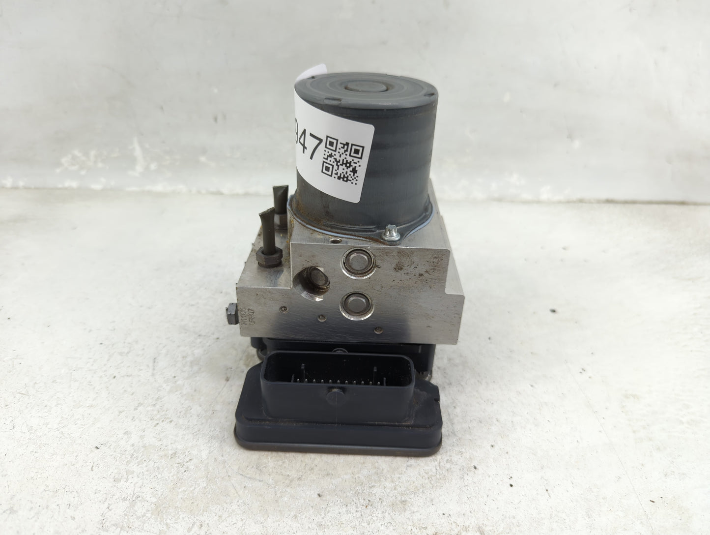 2014 Mercedes-Benz E350 ABS Pump Control Module Replacement P/N:A212 431 10 48 269 554 Fits OEM Used Auto Parts - Oemusedaut