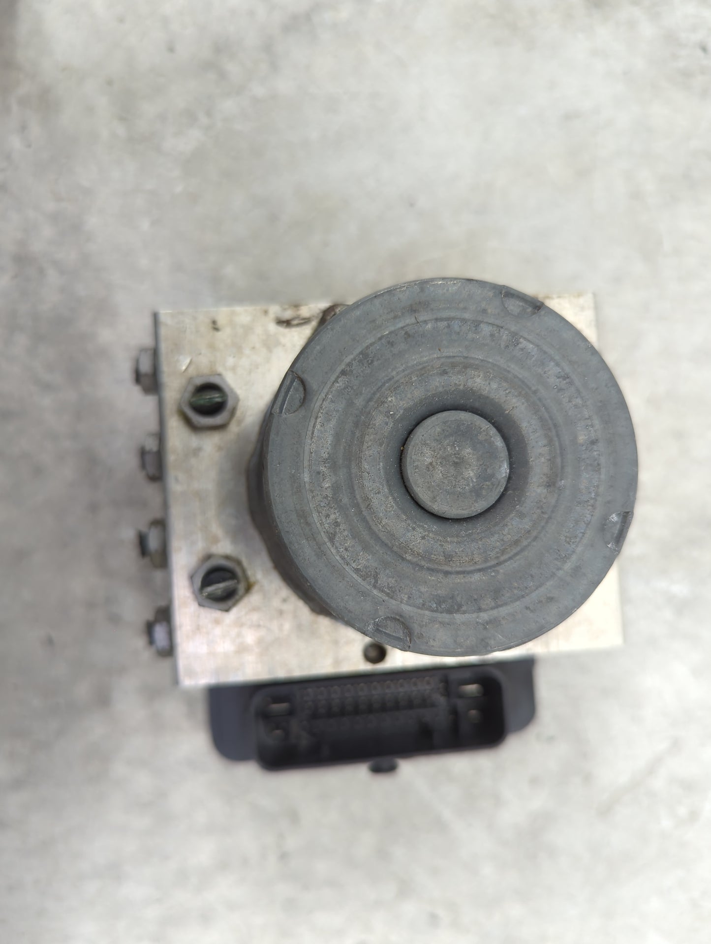 2014 Mercedes-Benz E350 ABS Pump Control Module Replacement P/N:A2124311848 Fits OEM Used Auto Parts - Oemusedautoparts1.com