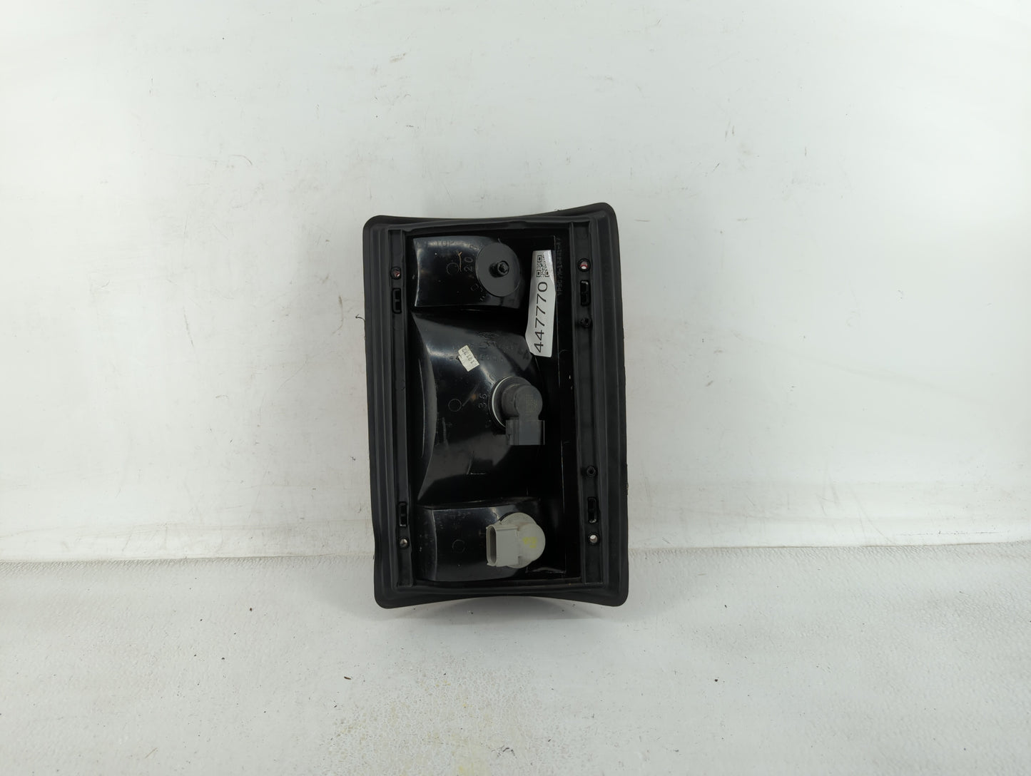 2014 Mercedes-Benz E350 Tail Light Assembly Driver Left OEM P/N:VP9C2X-13441-AA F7UB 13441 AA Fits OEM Used Auto Parts - Oem
