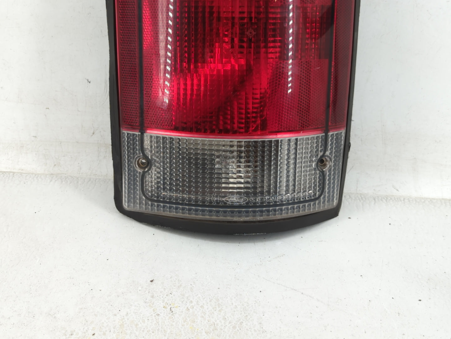 2014 Mercedes-Benz E350 Tail Light Assembly Passenger Right OEM P/N:P9C2X-13440-AA F7UB-13440-AA Fits OEM Used Auto Parts - 
