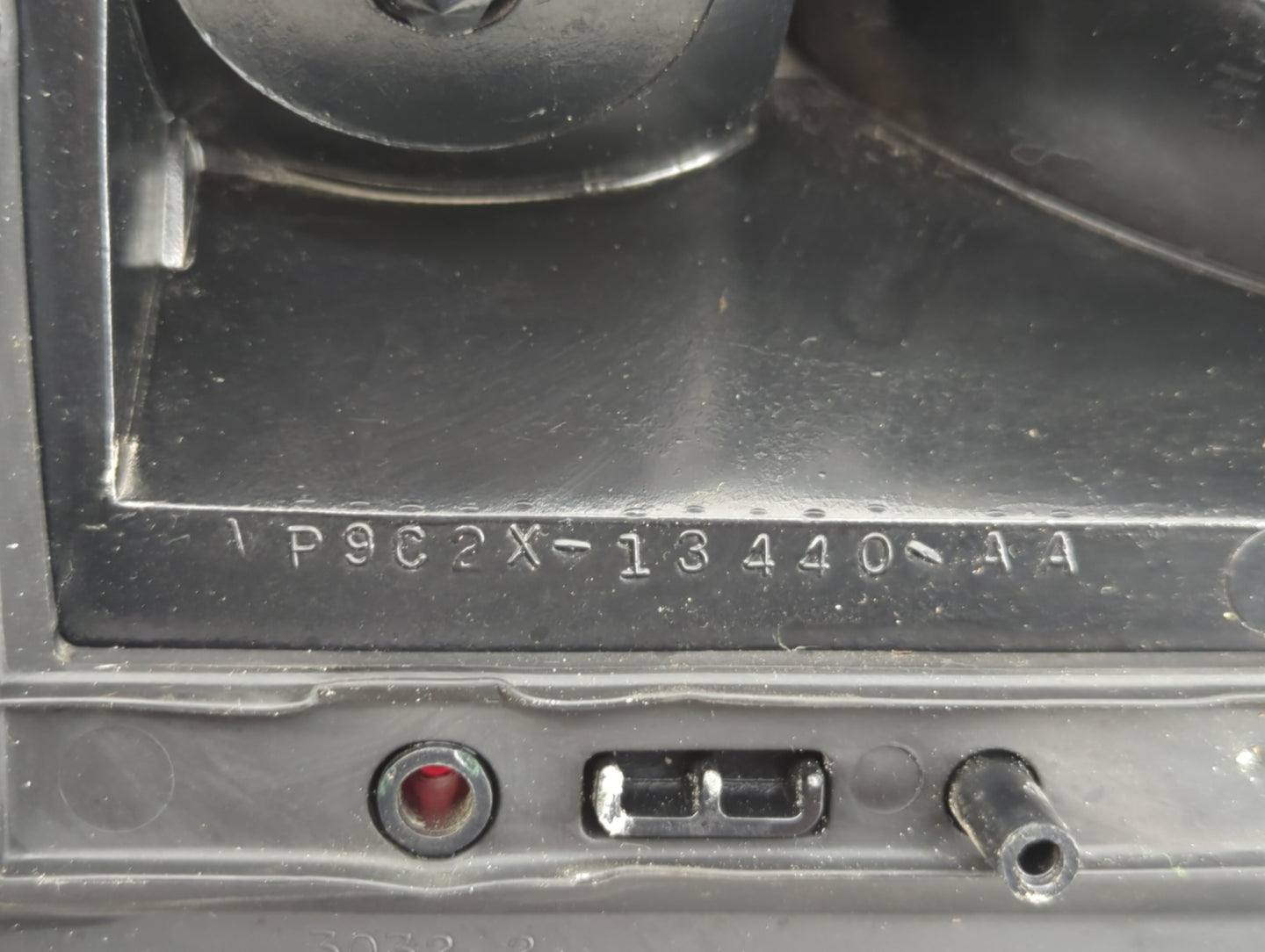 2014 Mercedes-Benz E350 Tail Light Assembly Passenger Right OEM P/N:P9C2X-13440-AA F7UB-13440-AA Fits OEM Used Auto Parts - 