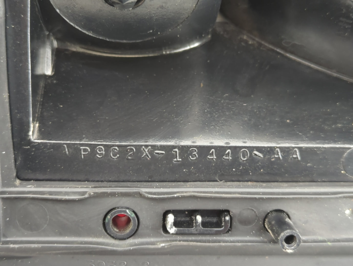 2014 Mercedes-Benz E350 Tail Light Assembly Passenger Right OEM P/N:P9C2X-13440-AA F7UB-13440-AA Fits OEM Used Auto Parts - 