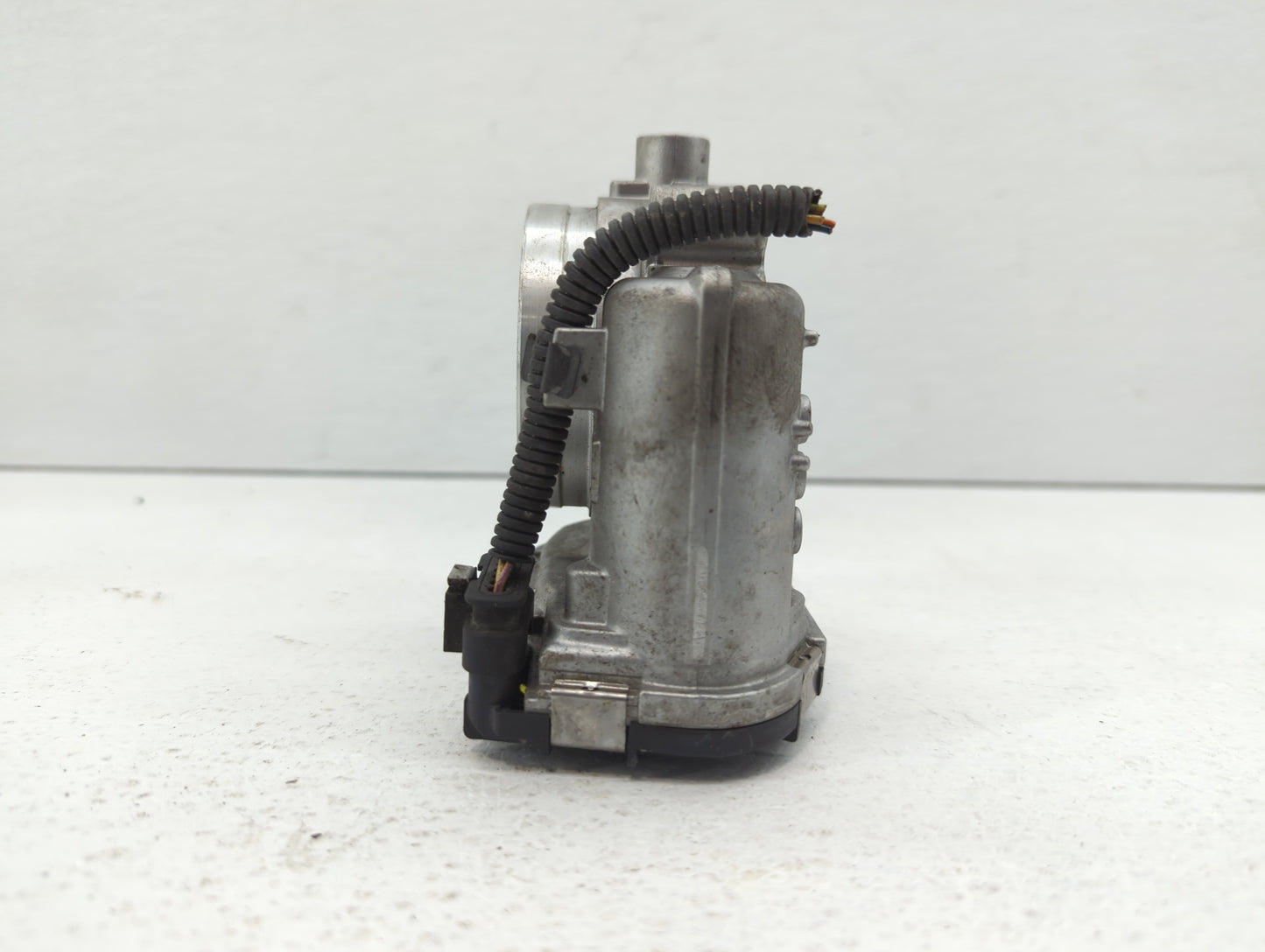 2012-2016 Mercedes-Benz E350 Throttle Body P/N:A 276 141 01 25 2761410125 Fits OEM Used Auto Parts - Oemusedautoparts1.com