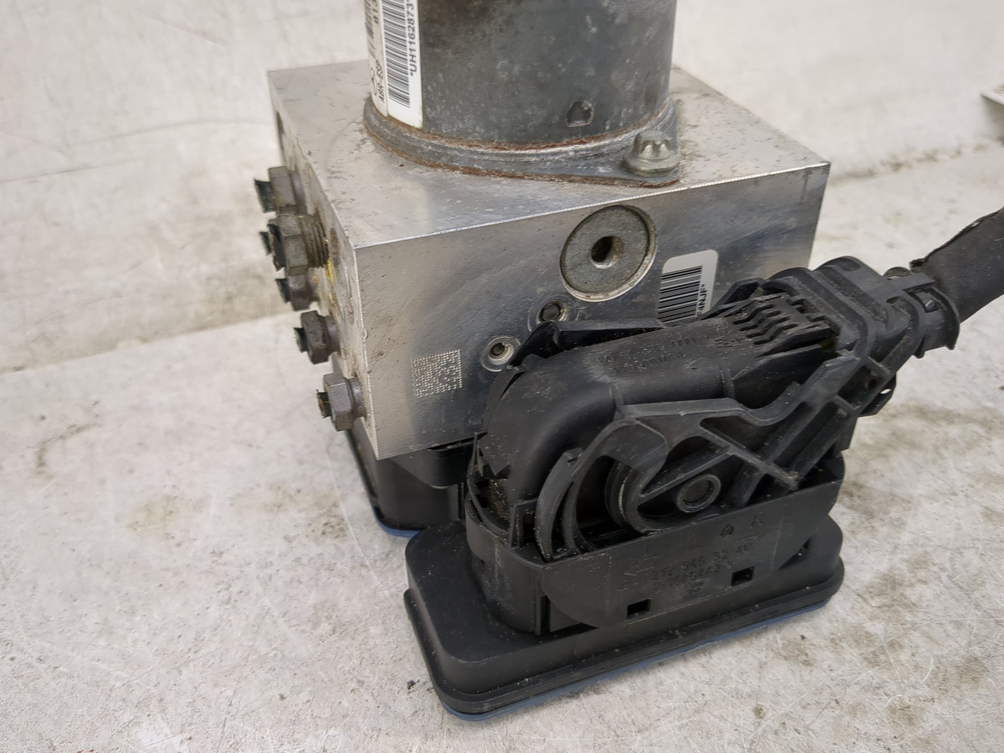 2014-2015 Mercedes-Benz Gl350 ABS Pump Control Module Replacement P/N:A166 431 31 12 Fits Fits 2014 2015 OEM Used Auto Parts