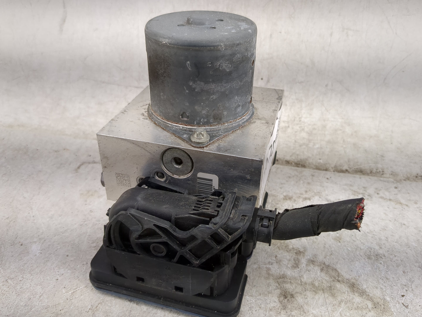 2014-2015 Mercedes-Benz Gl350 ABS Pump Control Module Replacement P/N:A166 431 31 12 Fits Fits 2014 2015 OEM Used Auto Parts