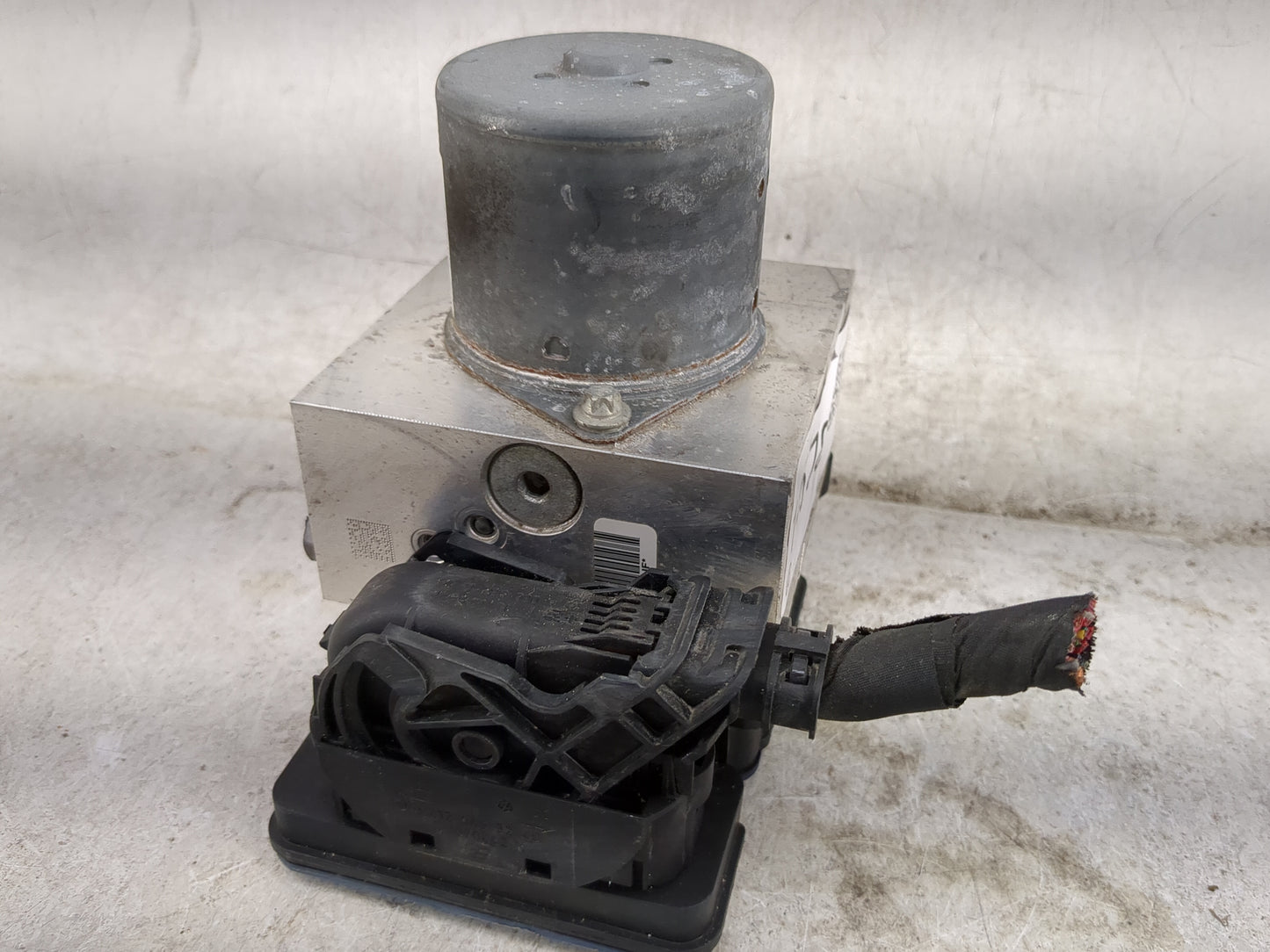 2014-2015 Mercedes-Benz Gl350 ABS Pump Control Module Replacement P/N:A166 431 31 12 Fits Fits 2014 2015 OEM Used Auto Parts