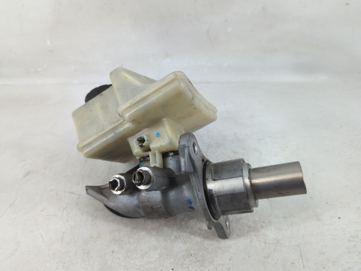 2013-2016 Mercedes-benz Gl450 Brake Master Cylinder - Oemusedautoparts1.com