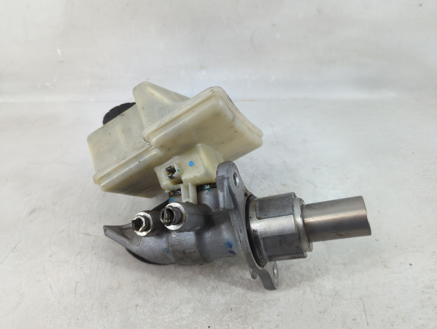 2013-2016 Mercedes-benz Gl450 Brake Master Cylinder - Oemusedautoparts1.com