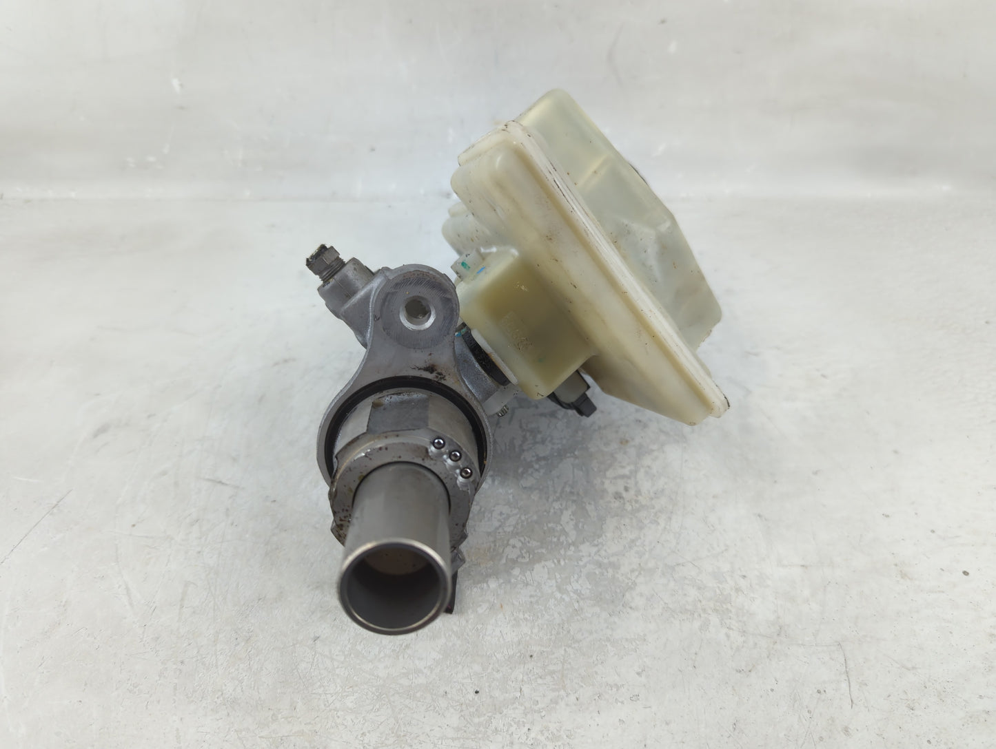 2013-2016 Mercedes-benz Gl450 Brake Master Cylinder - Oemusedautoparts1.com