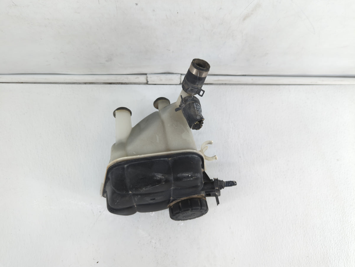 2017 Mercedes-benz Gls450 Radiator Coolant Overflow Expansion Tank Bottle 400180 - Oemusedautoparts1.com