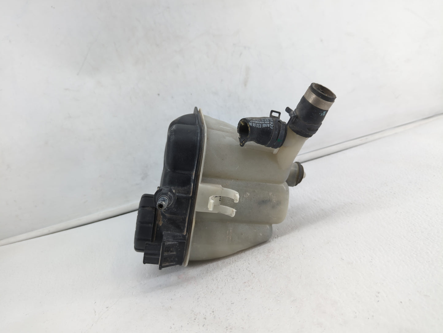 2017 Mercedes-benz Gls450 Radiator Coolant Overflow Expansion Tank Bottle 400180 - Oemusedautoparts1.com