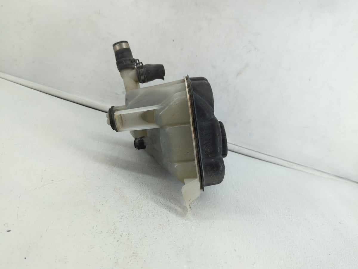 2017 Mercedes-benz Gls450 Radiator Coolant Overflow Expansion Tank Bottle 400180 - Oemusedautoparts1.com