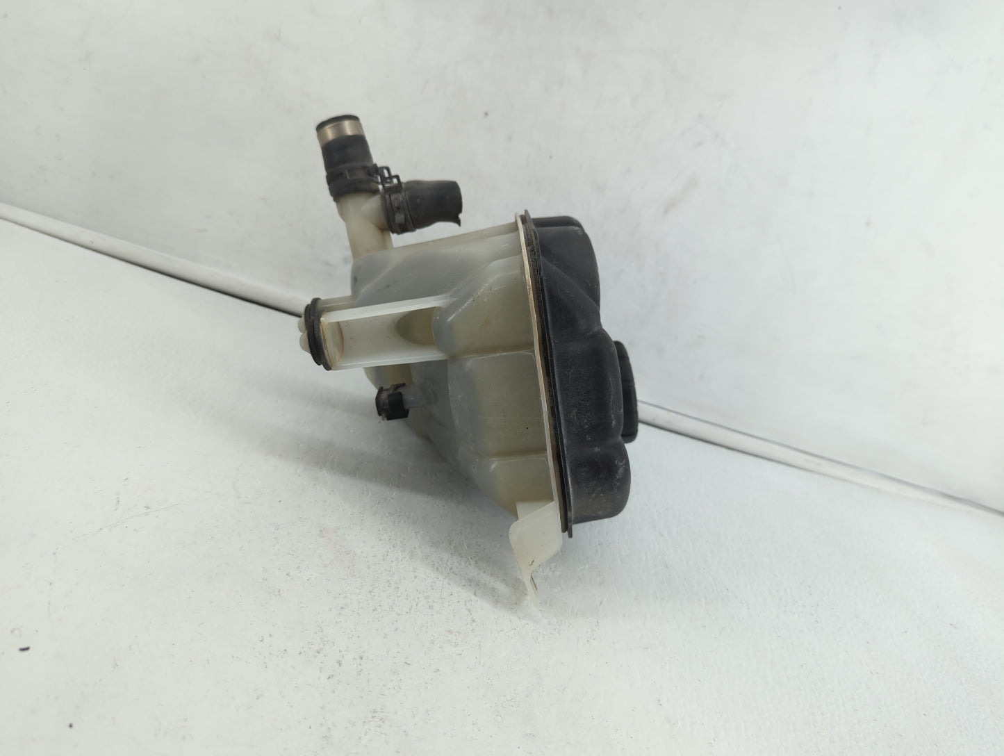 2017 Mercedes-benz Gls450 Radiator Coolant Overflow Expansion Tank Bottle 400180 - Oemusedautoparts1.com