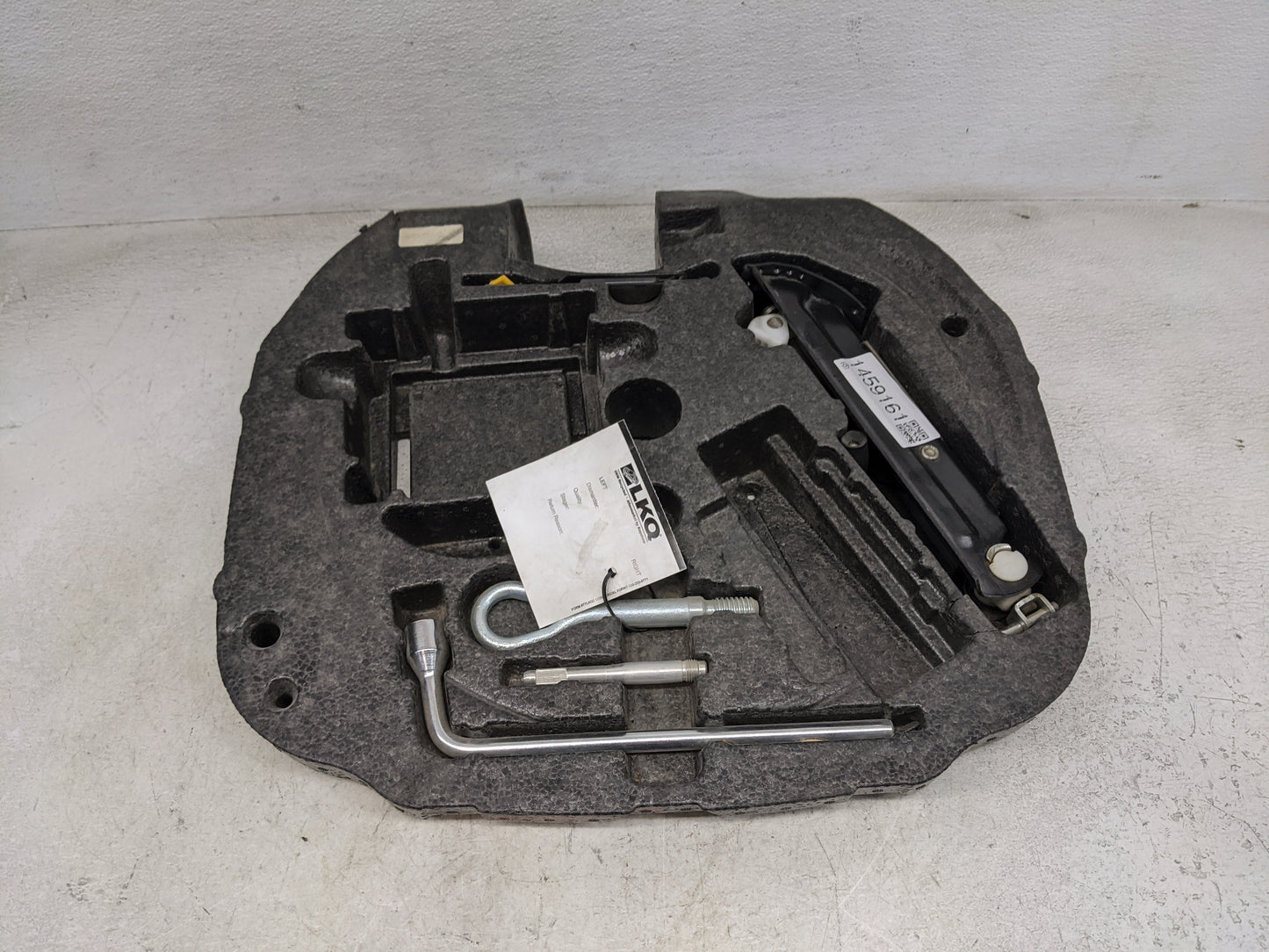 2014 Mercedes-benz Slk Spare Scissor Car Jack - Oemusedautoparts1.com