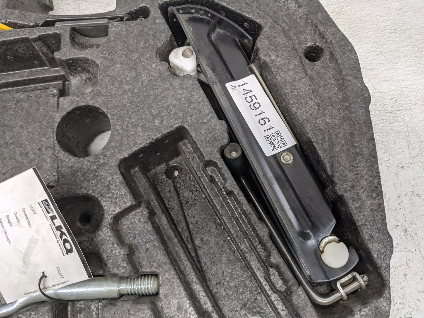 2014 Mercedes-benz Slk Spare Scissor Car Jack - Oemusedautoparts1.com