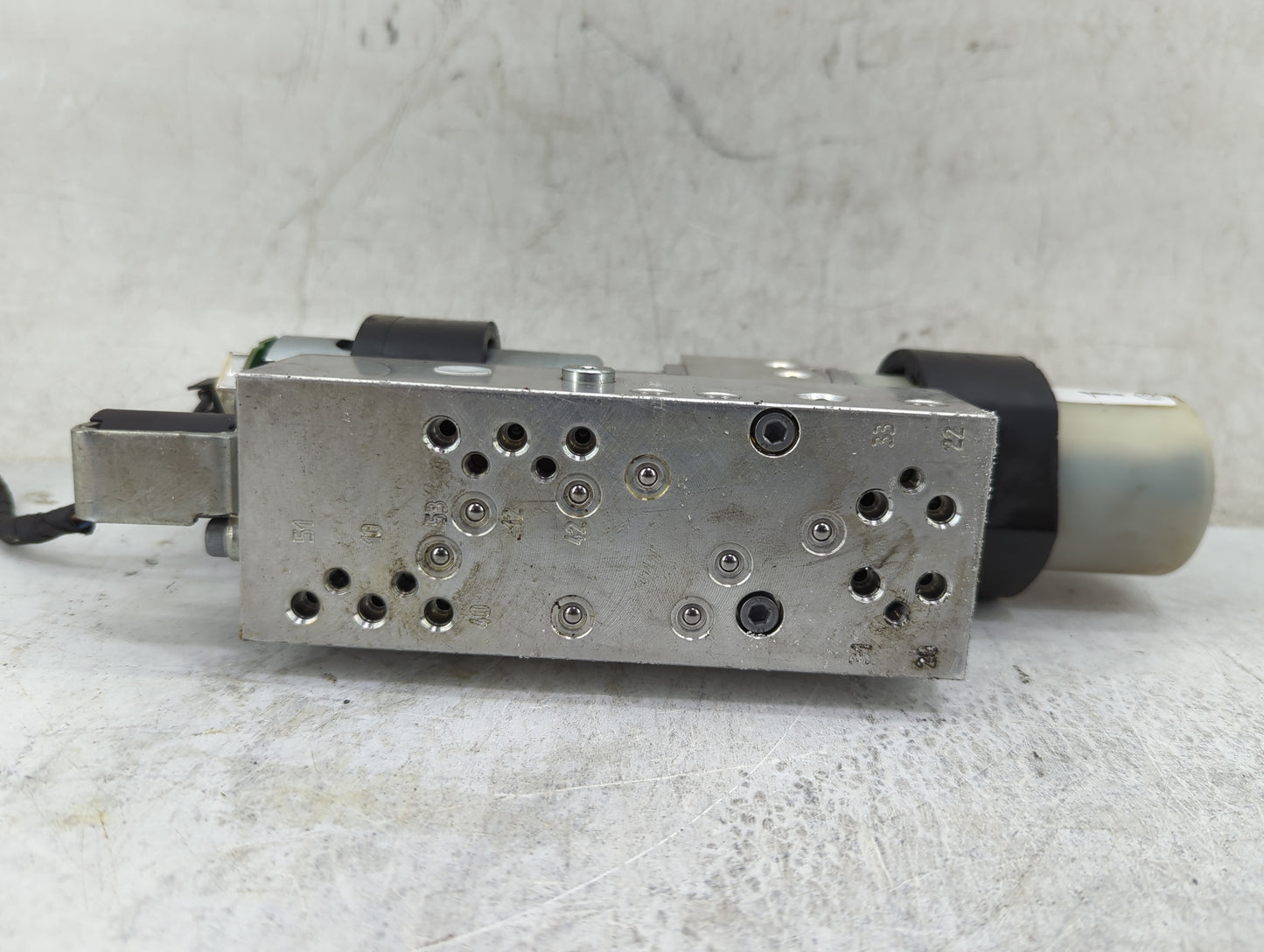 2012-2015 Mercedes-benz Slk250 Convertible Lift Motor - Oemusedautoparts1.com