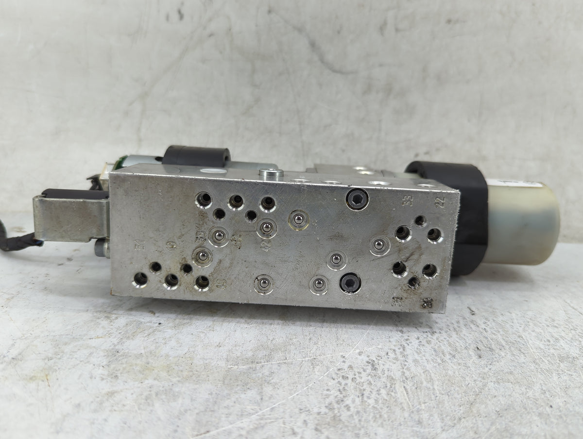 2012-2015 Mercedes-benz Slk250 Convertible Lift Motor - Oemusedautoparts1.com
