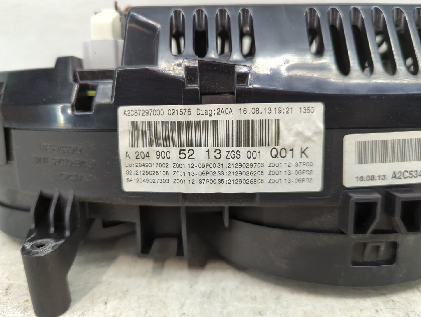 2014 Mercedes C-Class Instrument Cluster Speedometer Gauges P/N:A2C87297000 A2049005213, 2049017002 Miles:94K Fits Fits 2015