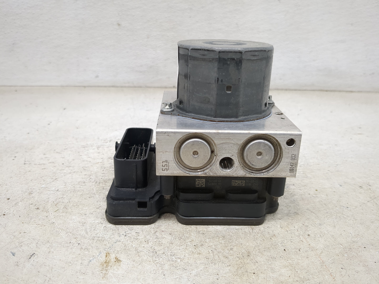 2014 Mercedes E-Class ABS Pump Control Module Replacement P/N:A2124310848 269632, 0265243816 Fits OEM Used Auto Parts - Oemu