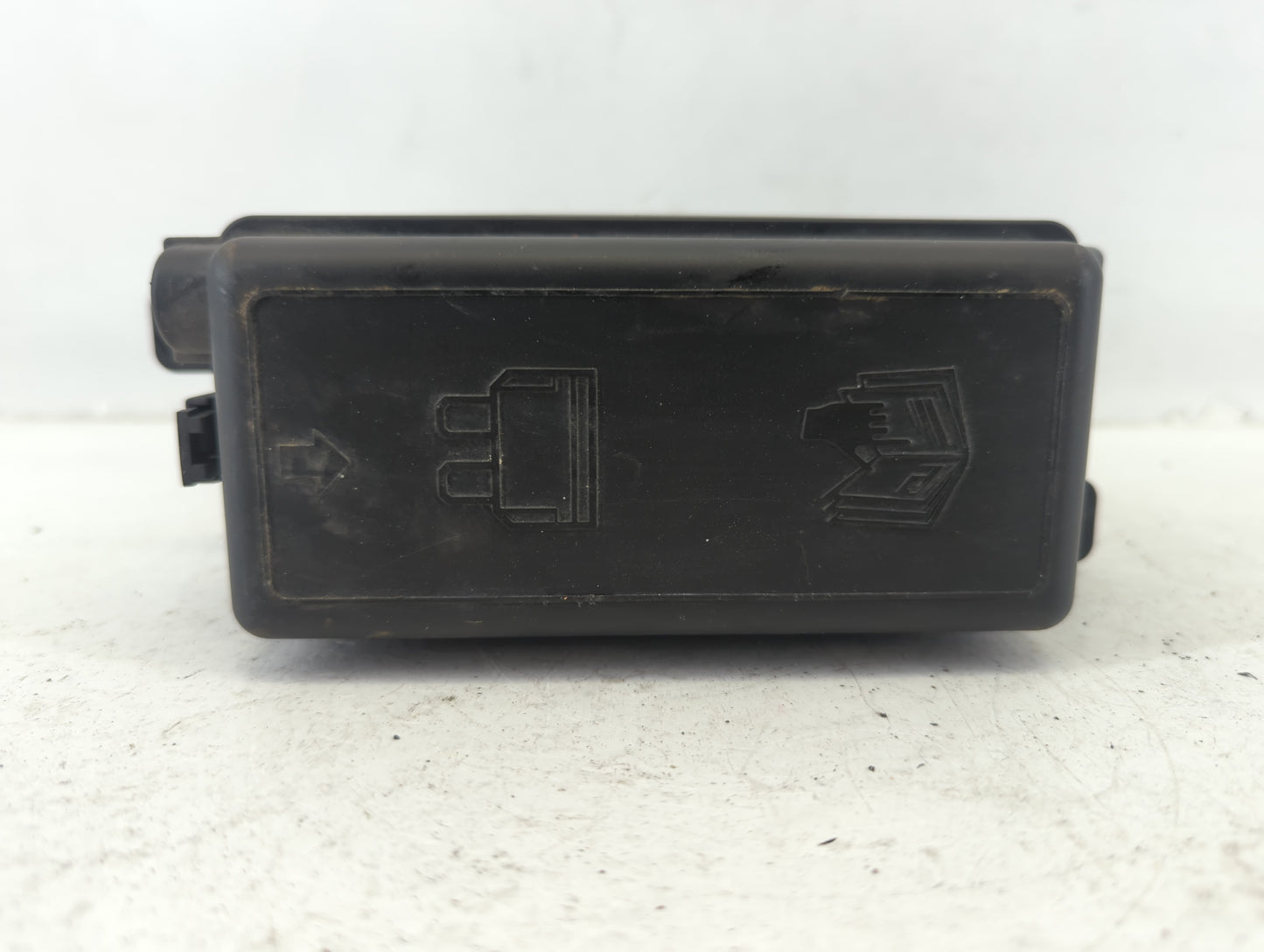2014 Mercury Country Cruiser Fusebox Fuse Box Panel Relay Module P/N:9240943-02 123754100414 Fits OEM Used Auto Parts - Oemu