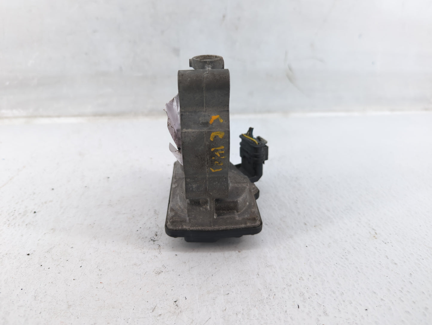 2016-2019 Mini Cooper Throttle Body P/N:7 618 838 Fits Fits 2014 2015 2016 2017 2018 2019 OEM Used Auto Parts - Oemusedautop