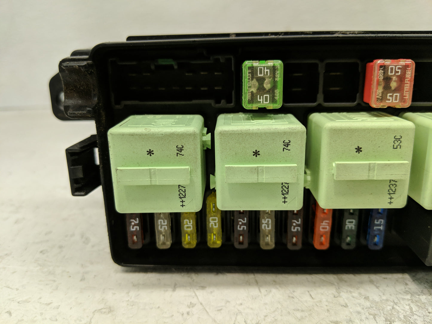 2012-2016 Mini Cooper Countryman Fusebox Fuse Box Panel Relay Module P/N:9240946-01 Fits Fits 2011 2012 2013 2014 2015 2016 